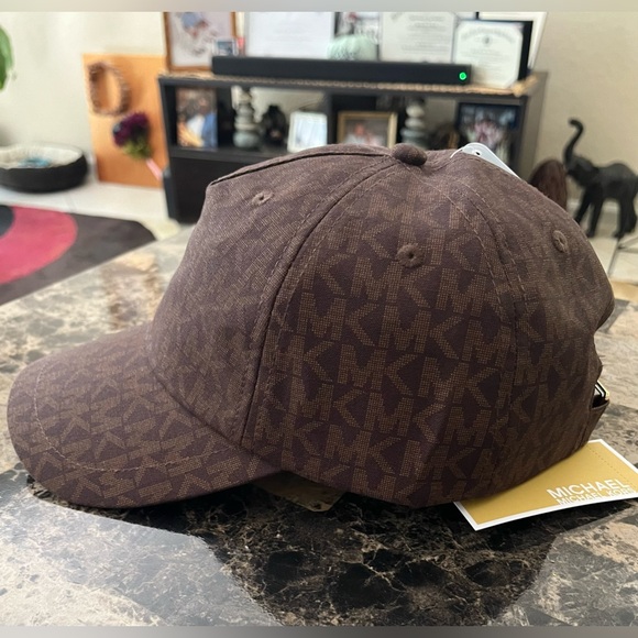 🔥BRAND NEW🔥 MICHAEL Michael Kors Jacquard Signature Logo Unisex Cap - Brown - Picture 5 of 8